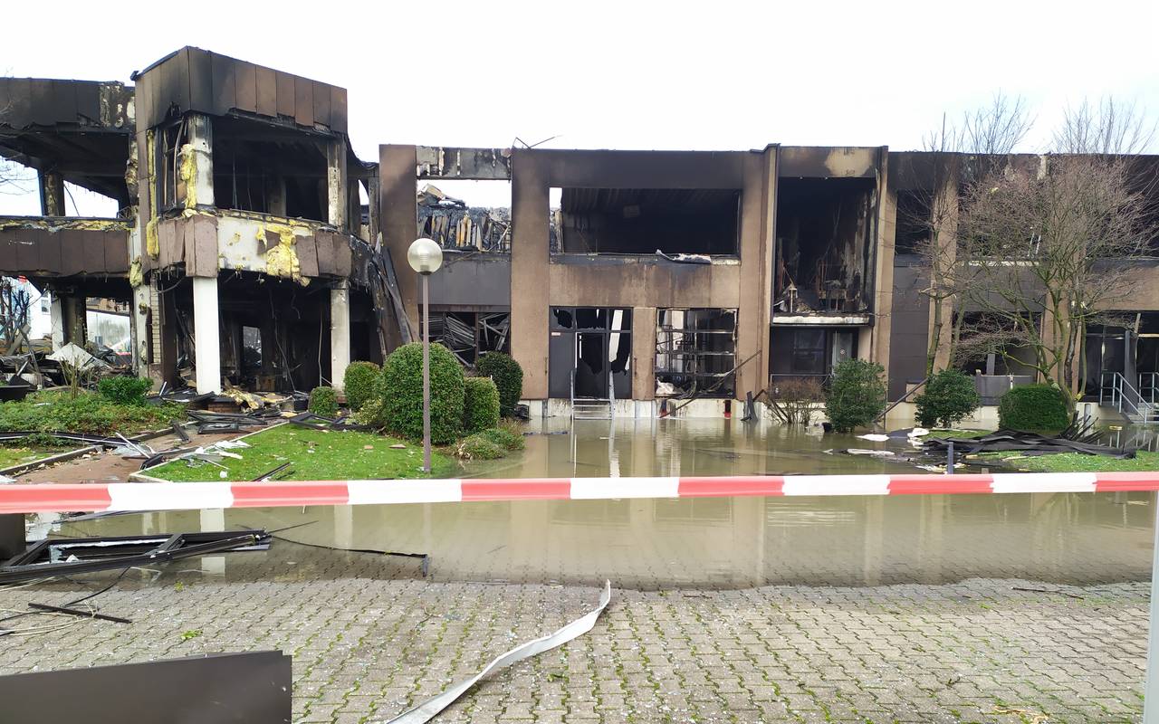Nachlöscharbeiten in Heerdt - Antenne Düsseldorf