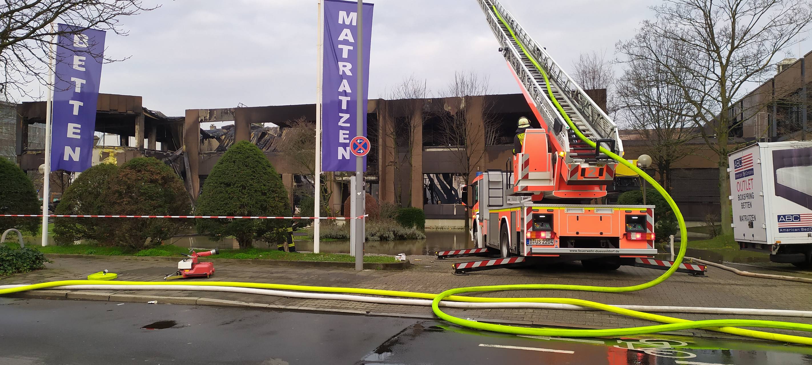 Feuer in Heerdt: Großeinsatz für die Feuerwehr