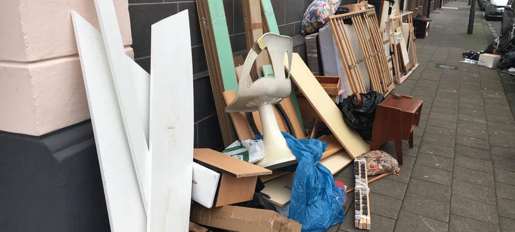 Düsseldorf - AWISTA sammelt weiter Hochwasser-Sperrmüll ein