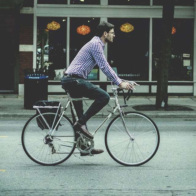 Unterwegs In Der Fahrradfreundlichen Stadt Dusseldorf Ein Test Auf Der Strecke Holthausen Pempelfort Things To Do