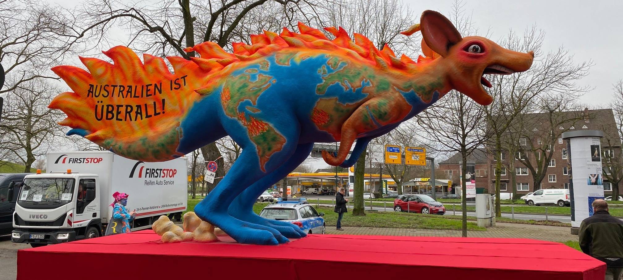 HELAU! - Die Mottowagen von Jacques Tilly