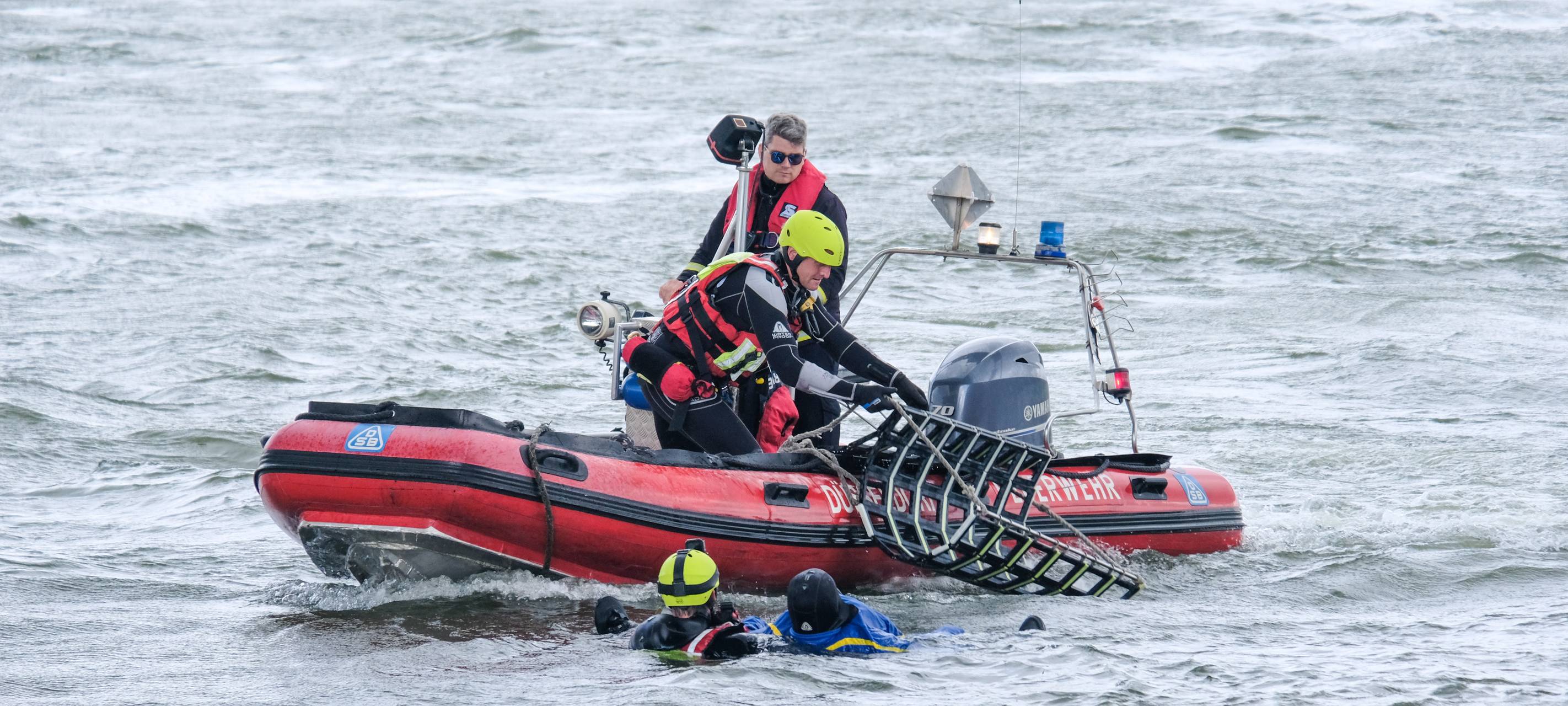 Feuerwehr warnt vor dem Schwimmen im Rhein