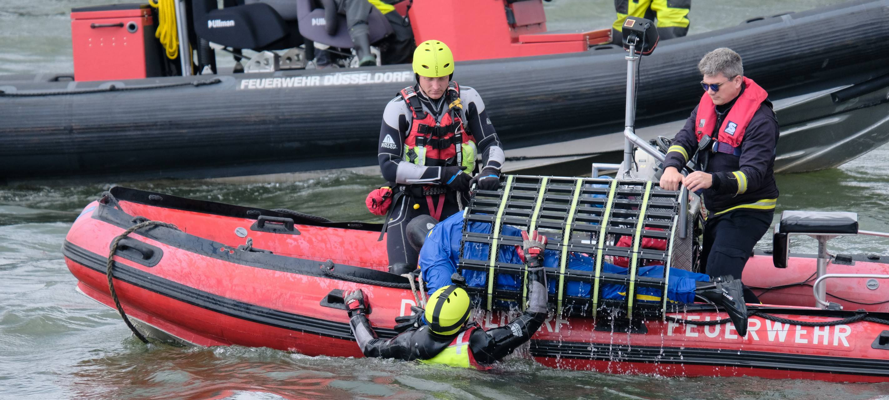 Feuerwehr warnt vor dem Schwimmen im Rhein
