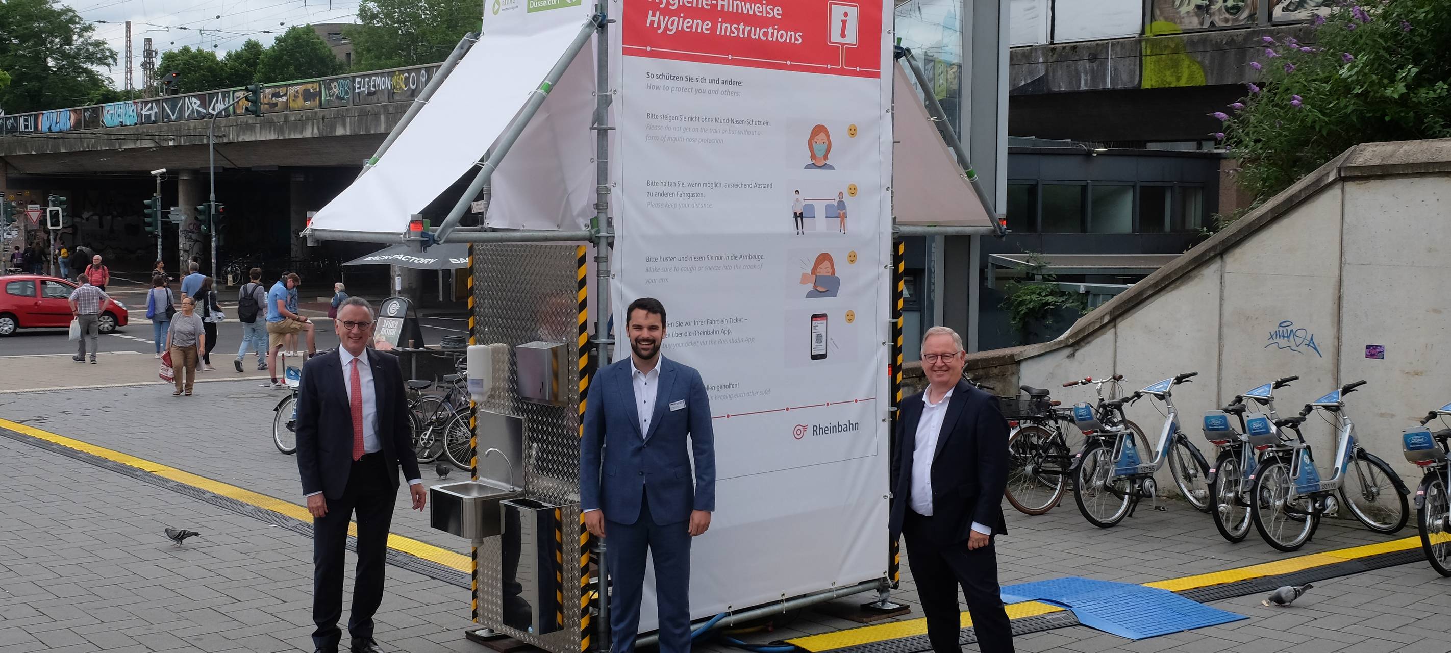 Hygienetower vor den Arcaden