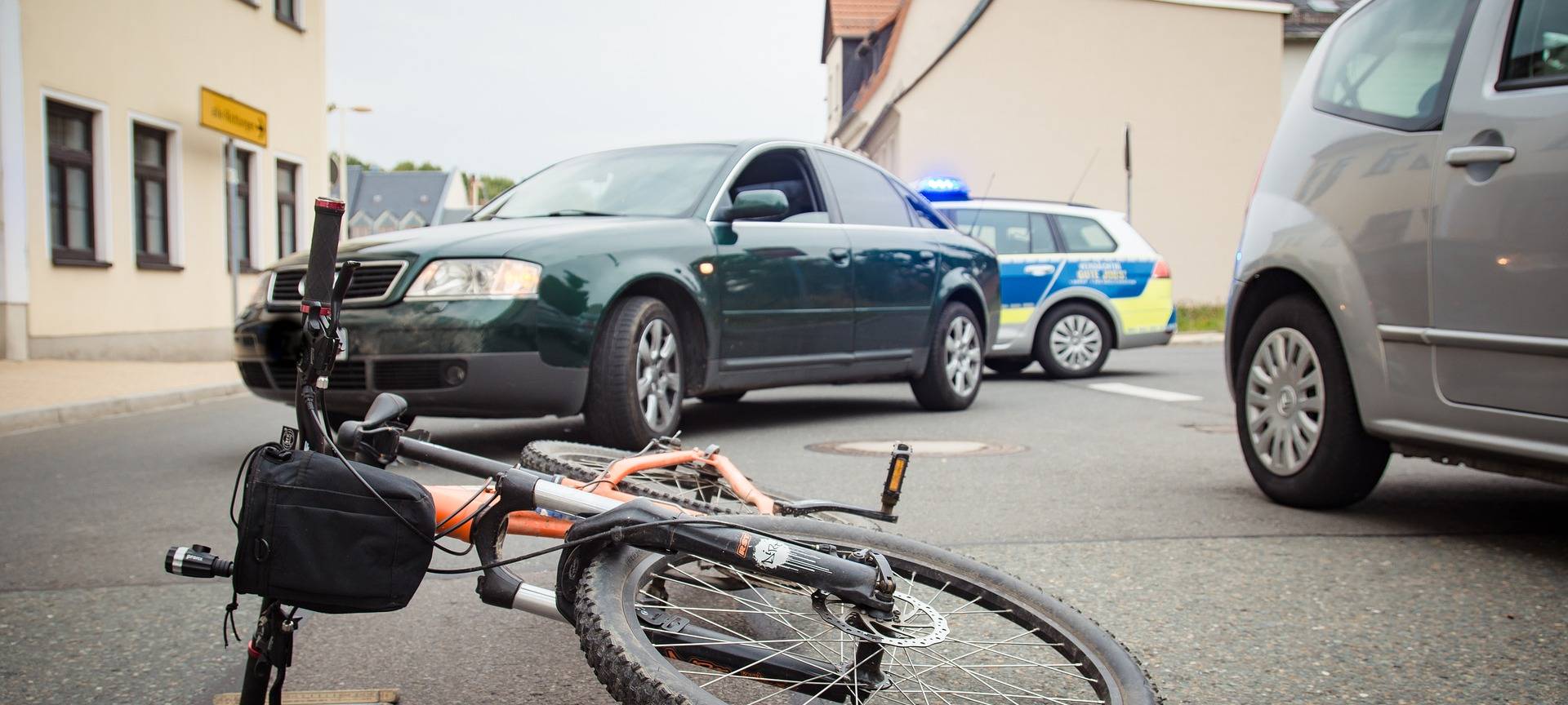 Düsseldorf: Pedelec-Fahrer stirbt nach Unfall