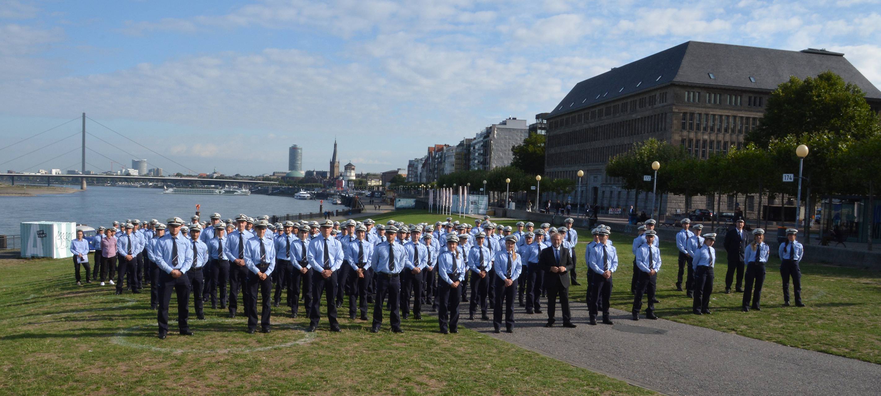 Düsseldorf: 214 neue Polizist*Innen