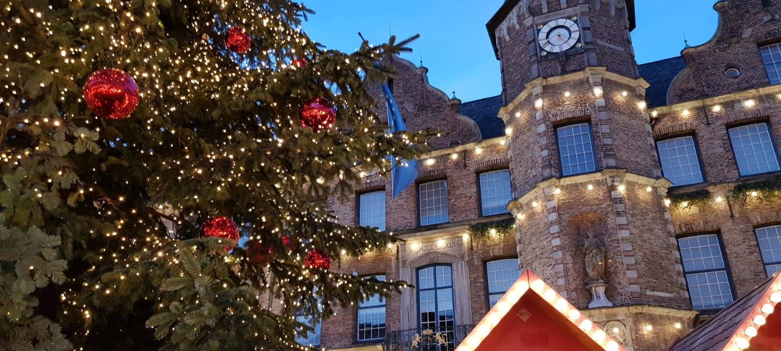 Düsseldorf: Weihnachtsmarkt "light"