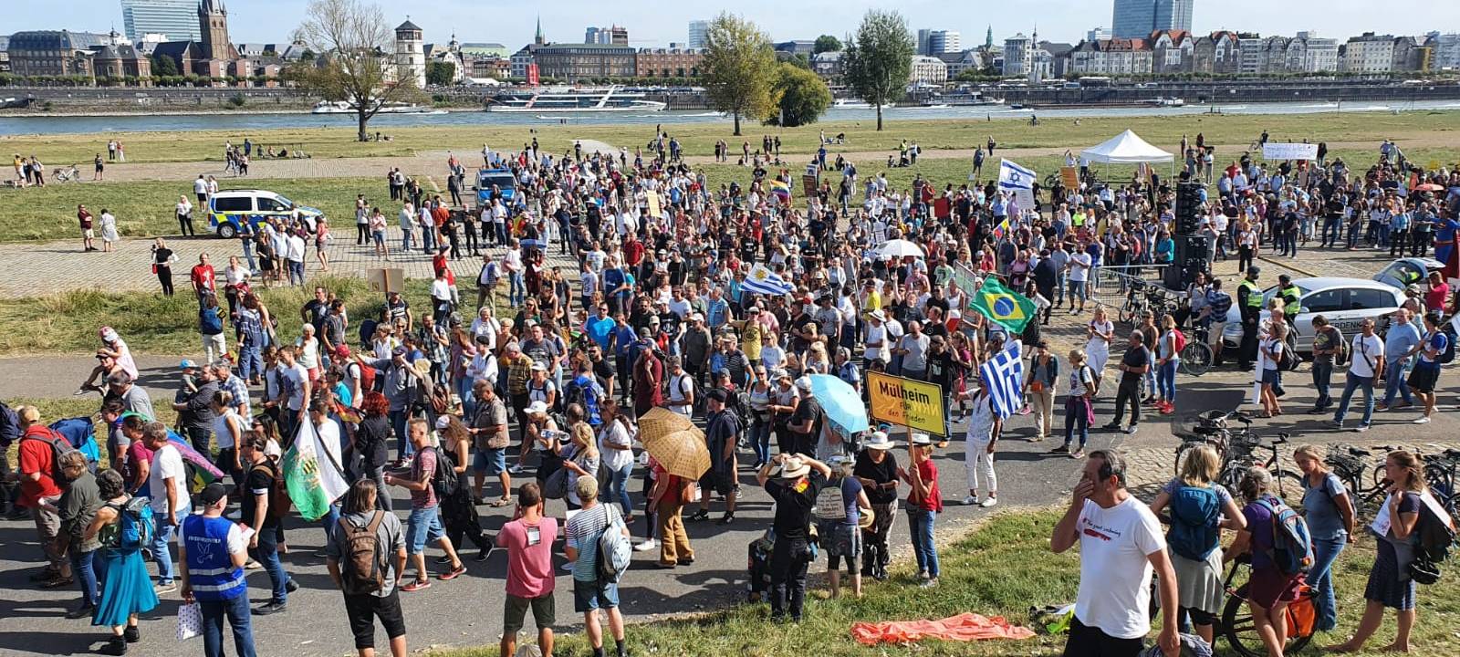 Corona-Demo in Düsseldorf: Rund 4500 Teilnehmer