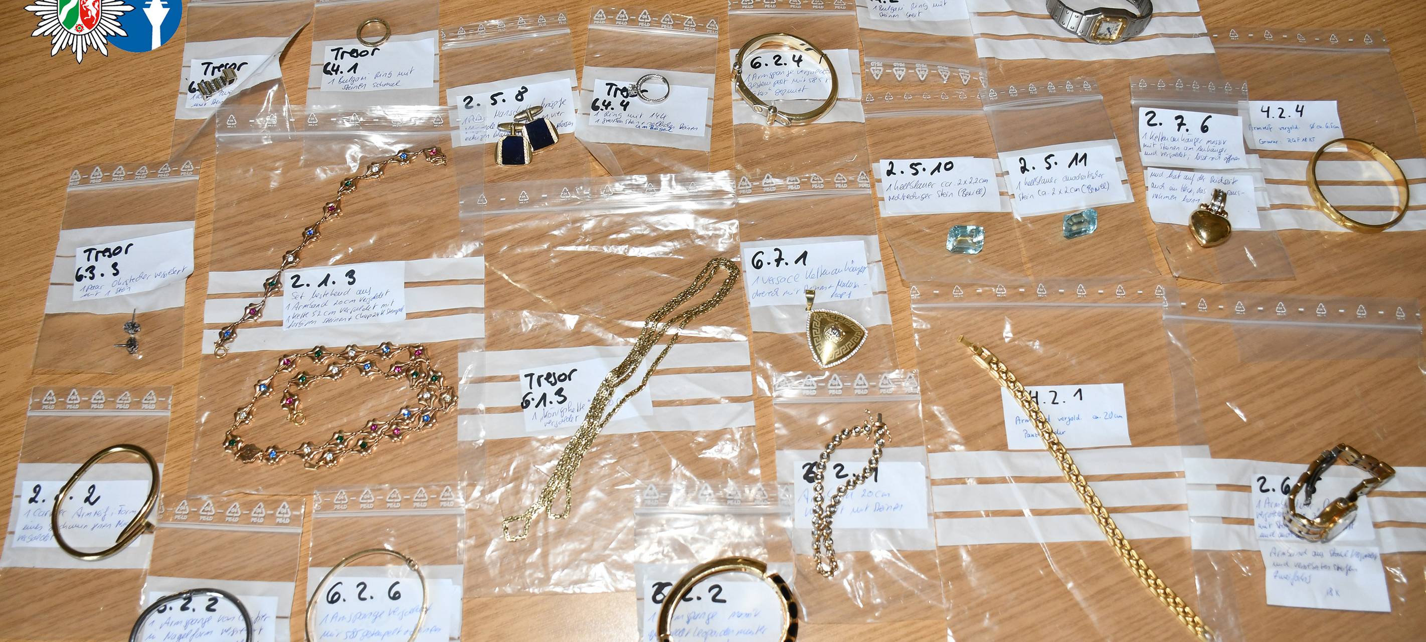 Polizei Düsseldorf stellt Diebesgut aus