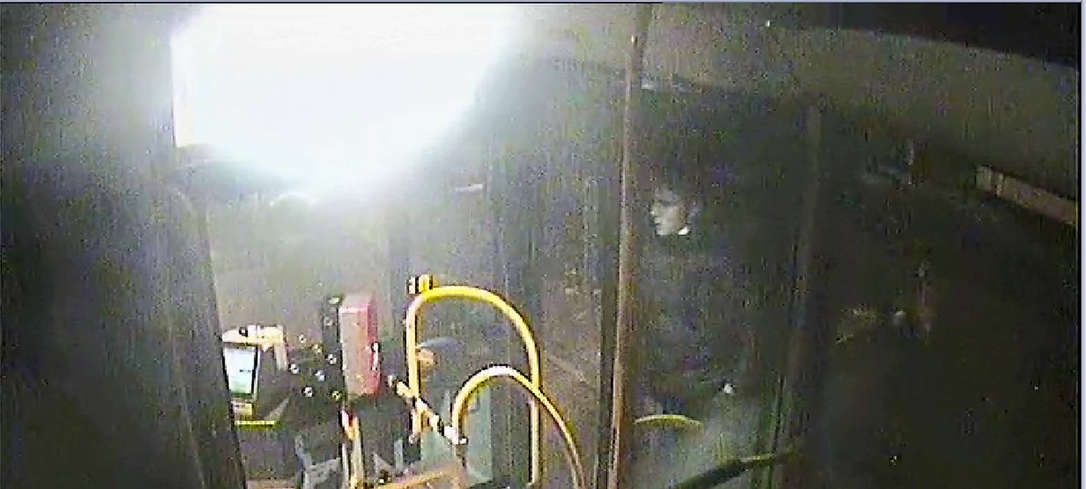 Nach Angriff auf Düsseldorfer Busfahrer: Fahndungsfoto da!