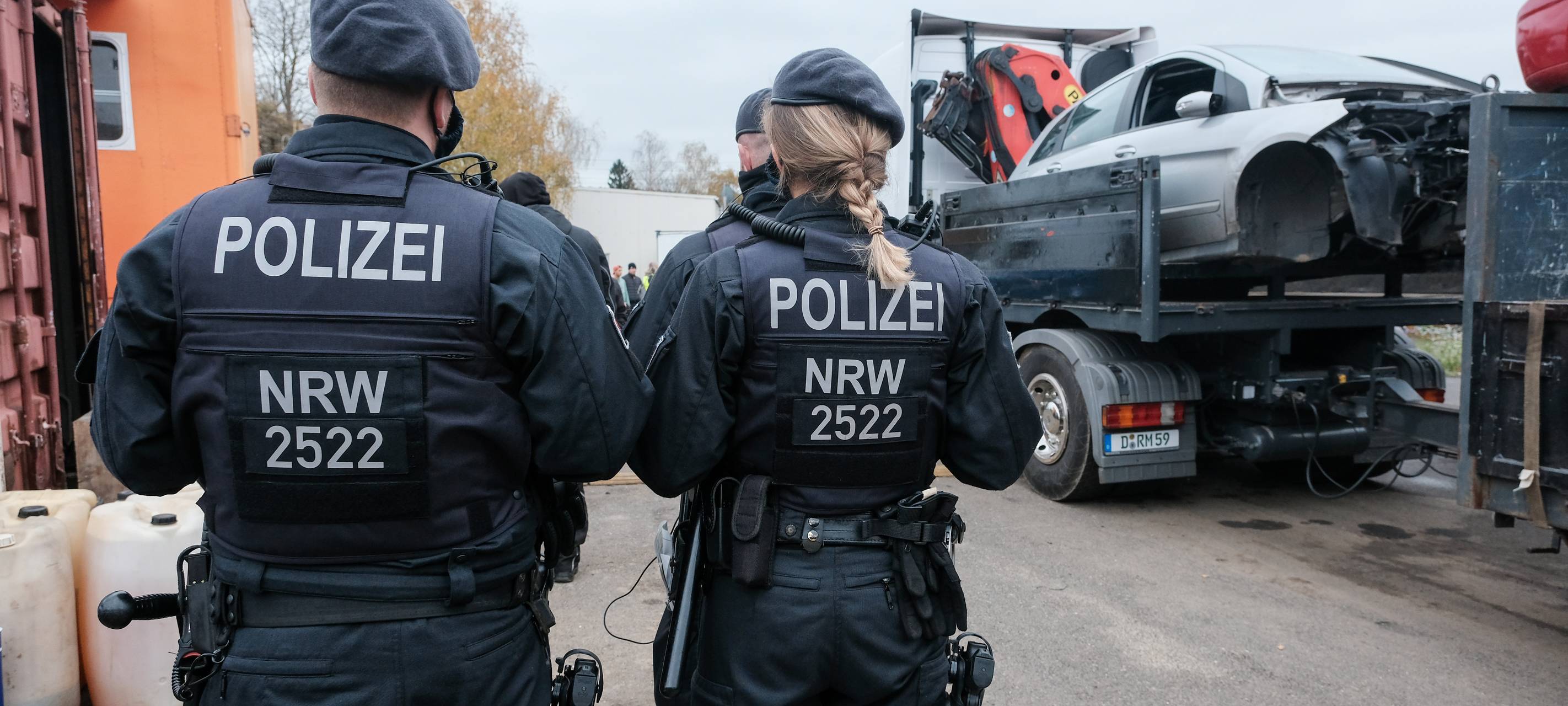 Düsseldorf: Polizei-Großeinsatz auf Schaustellergelände