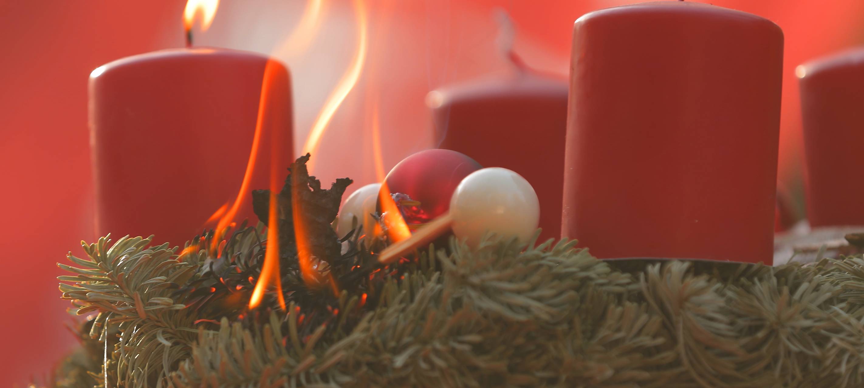 Düsseldorf - Feuerwehr warnt in der Adventszeit