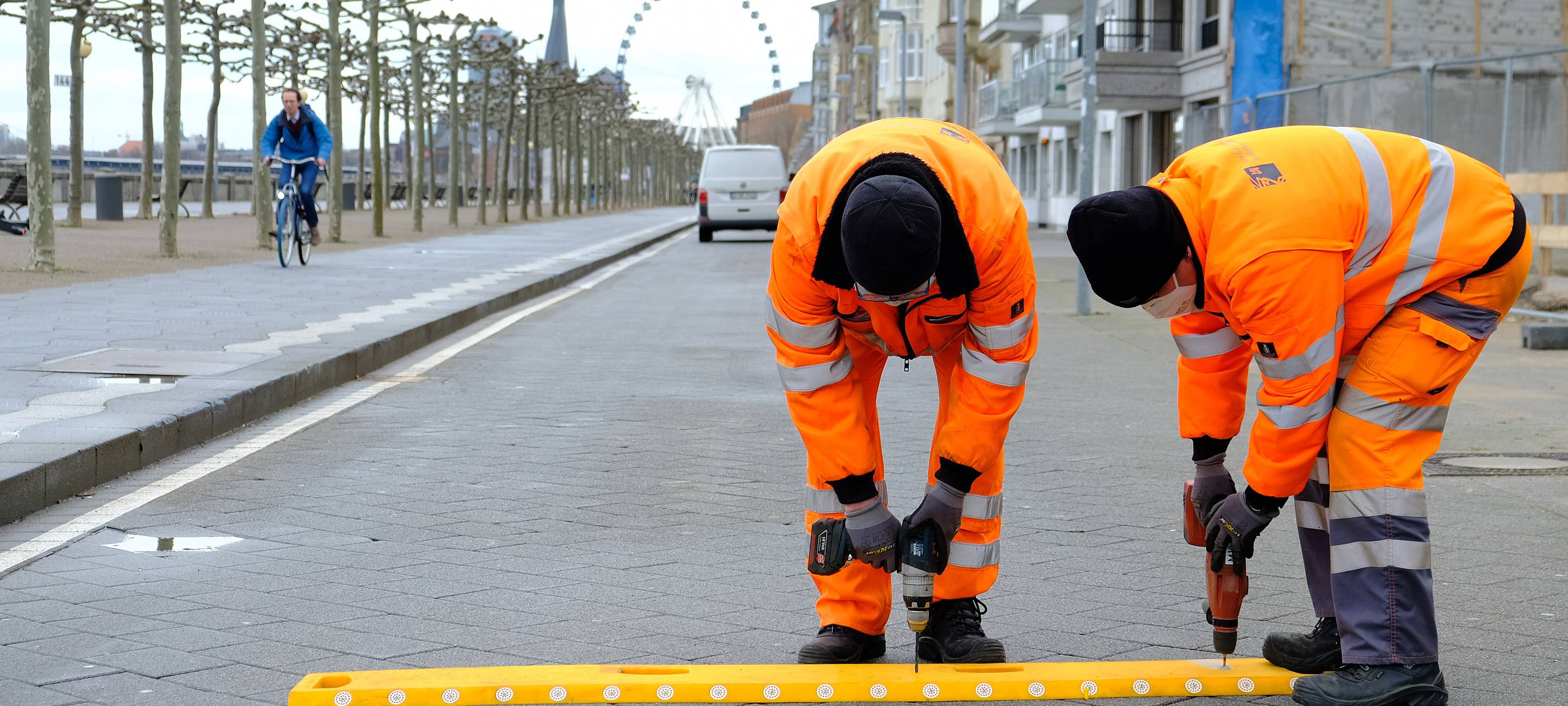 Düsseldorf: Mannesmannufer nachts durch Schranke gesperrt