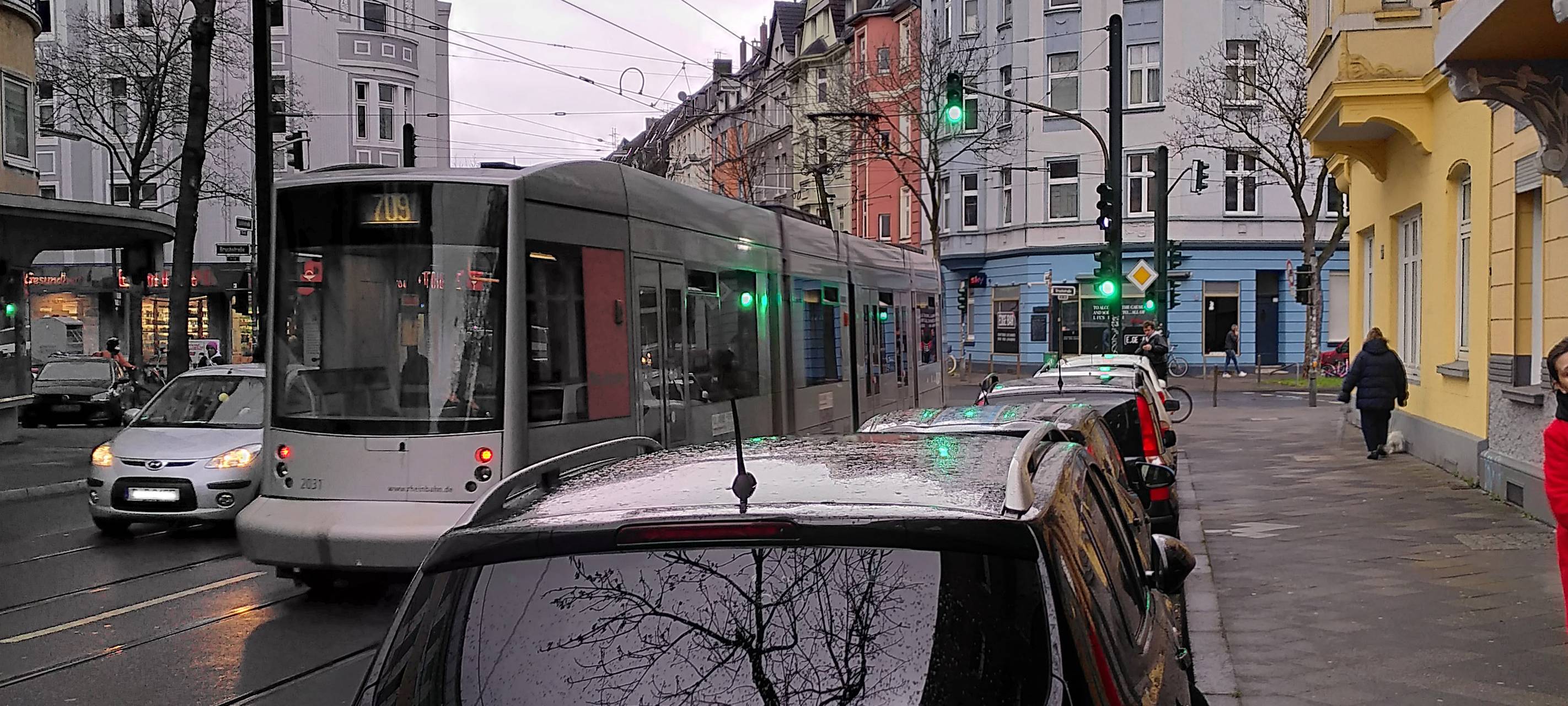 Düsseldorf will Vorfahrt für Busse und Bahnen verbessern