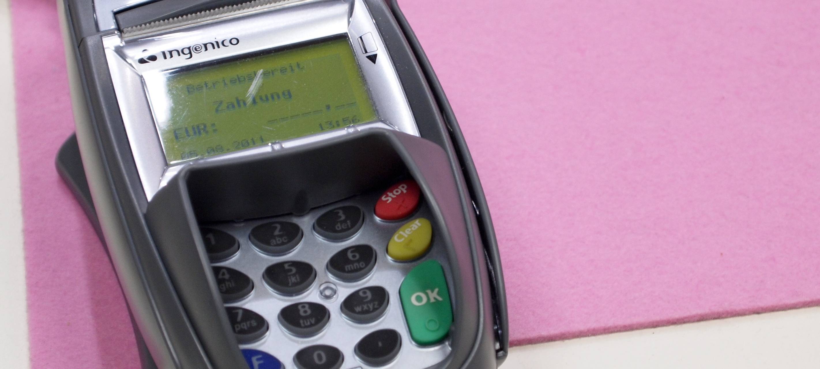 Düsseldorf: Bargeldlos im Bürgerbüro