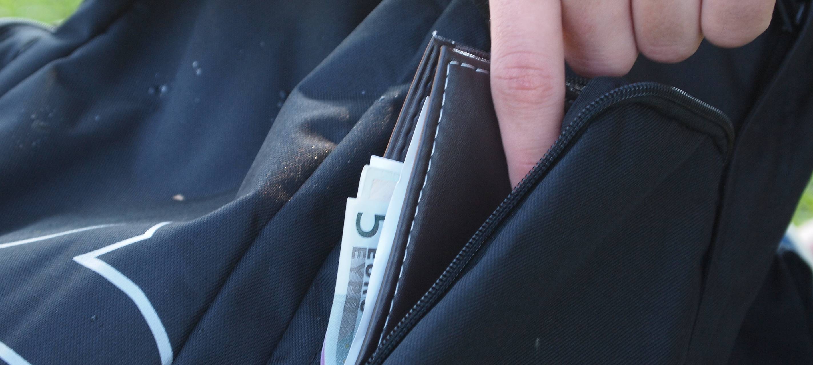 Kontrolle: Düsseldorfer Polizei warnt vor Taschendieben