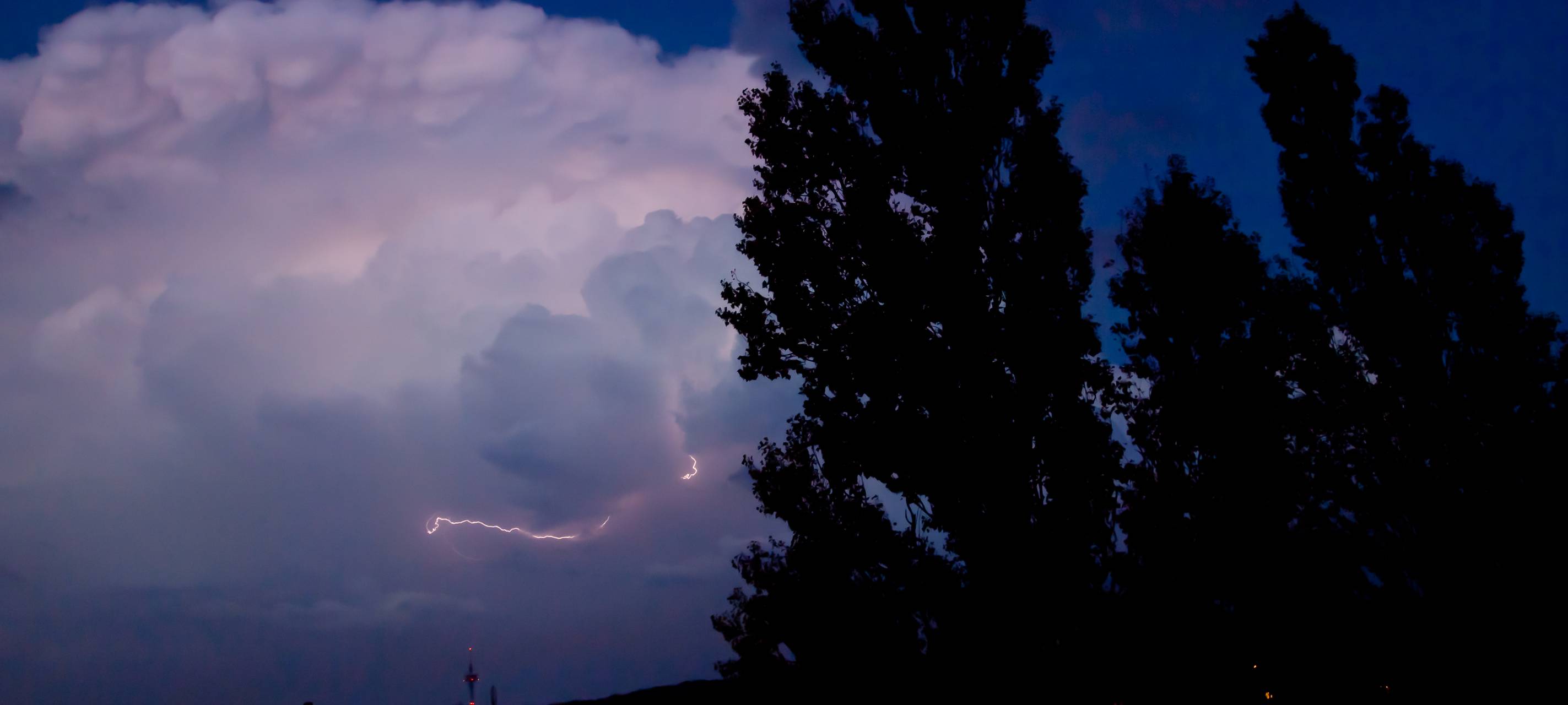 Gewitter über Düsseldorf: Kind wird schwer verletzt