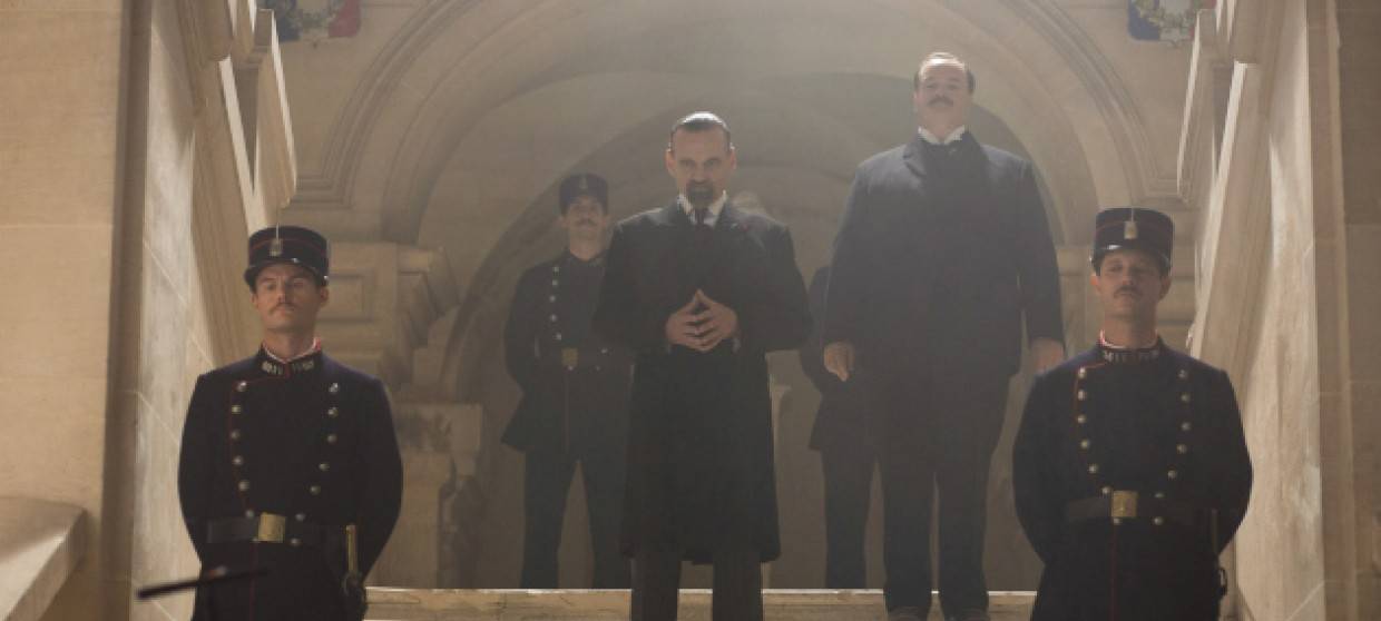 Die Polizei bereitet sich auf den Aufstand vor.