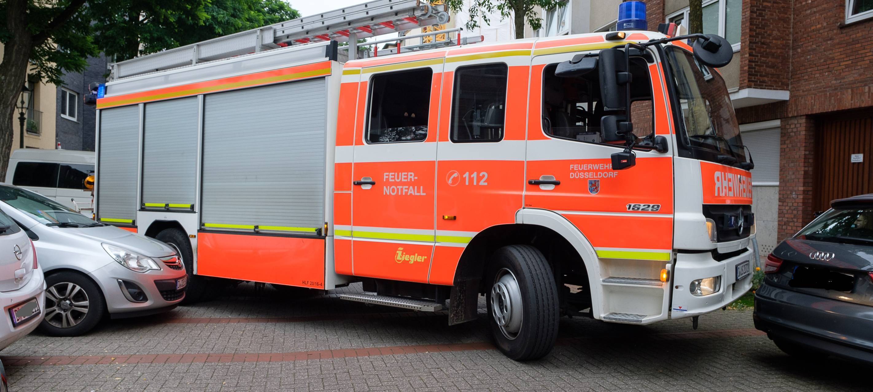 Falschparker behindern Rettungskräfte in Düsseldorf