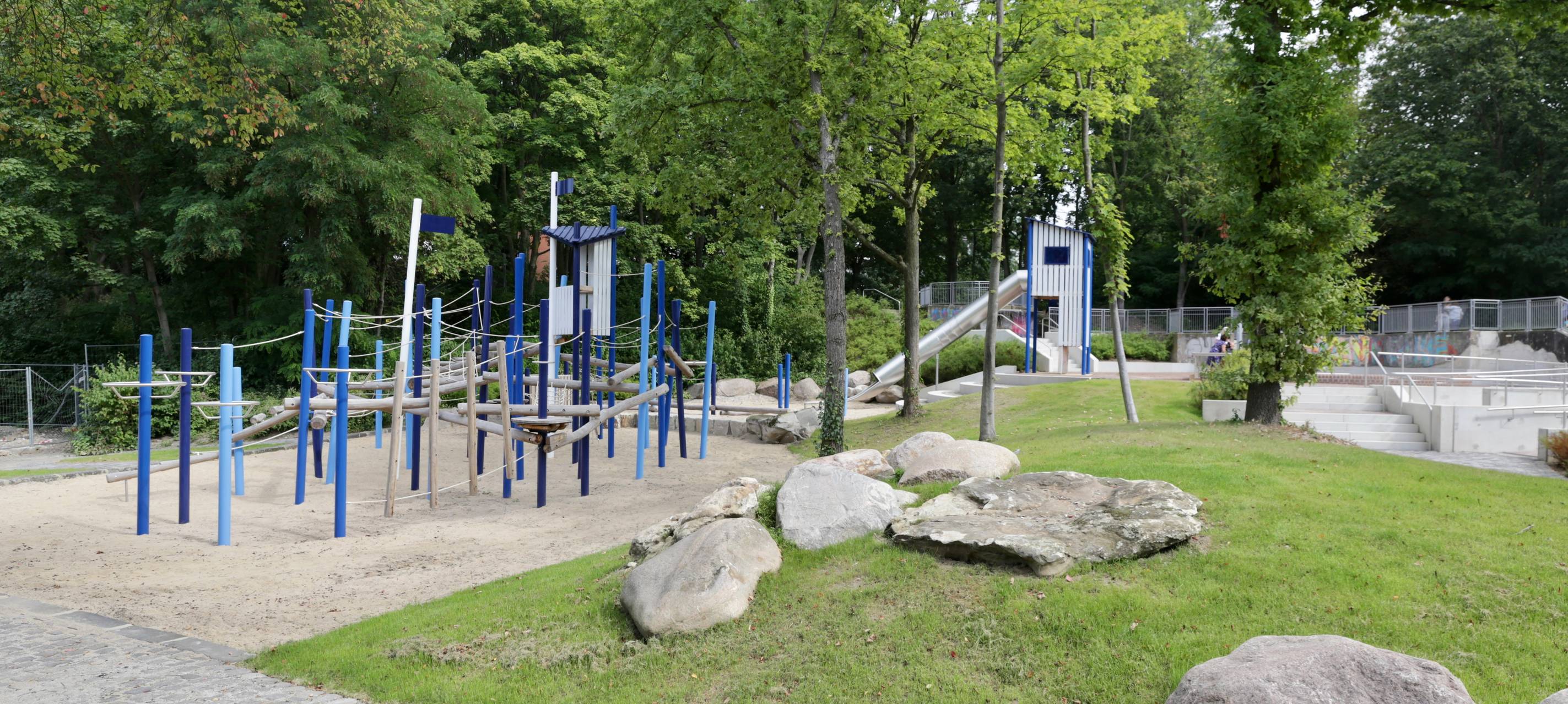 Düsseldorf: Neuer (alter) Wasserspielplatz im Südpark