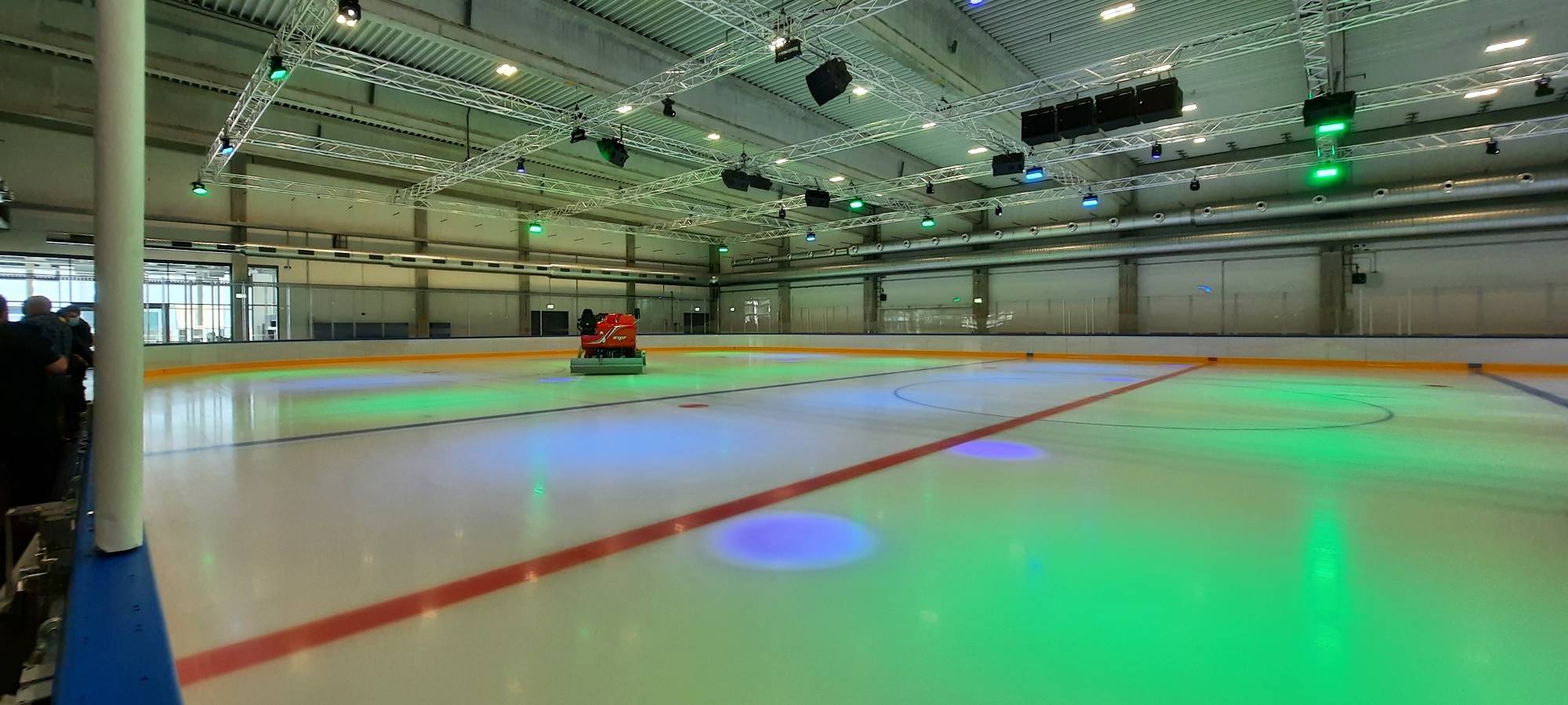 Düsseldorf - Eissporthalle Benrath wurde gut angenommen