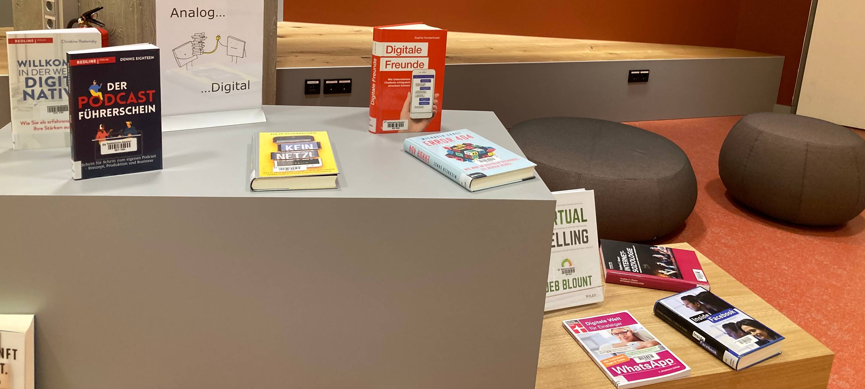 Lesecke in der Zentralbibliotkek, kleiner Tisch mit Büchern