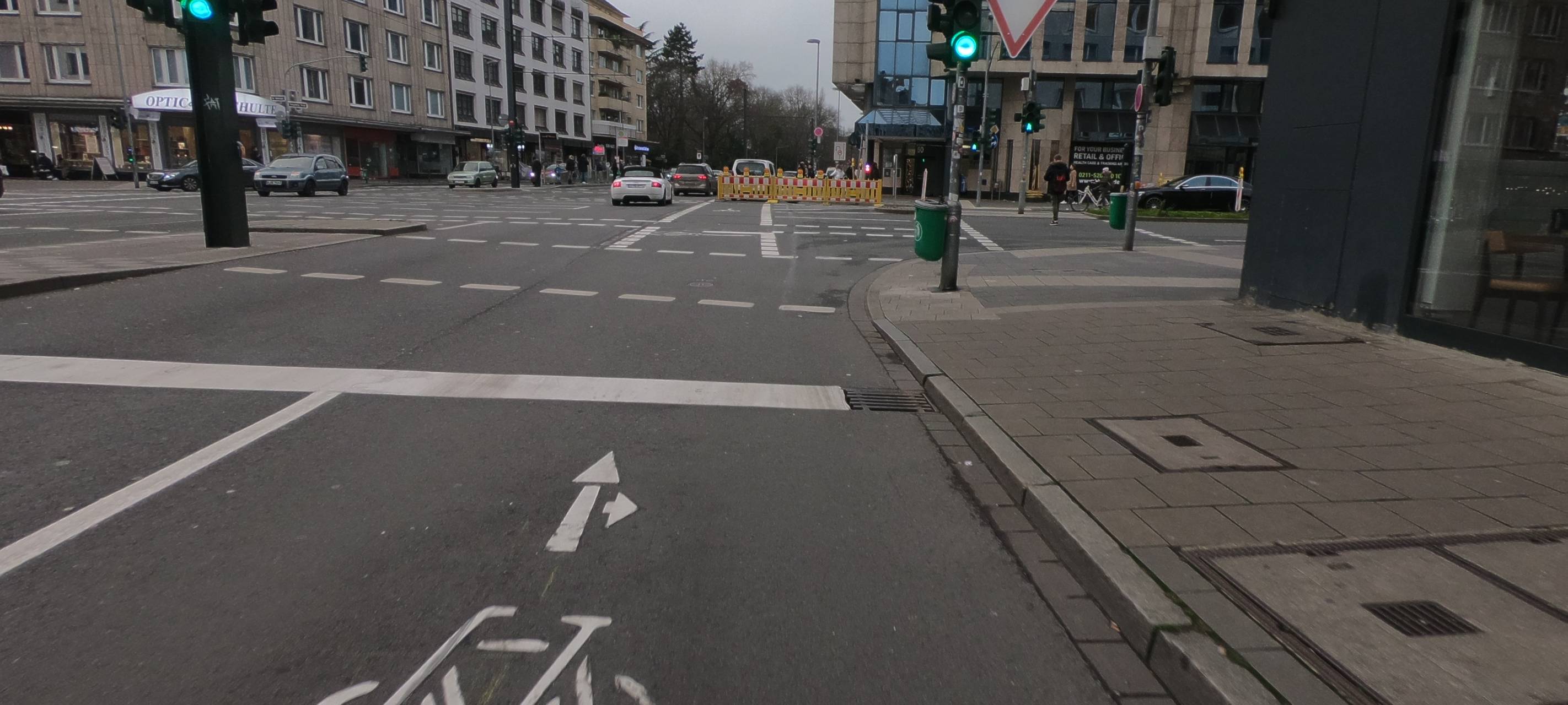 Radweg an der Kölner Straße/Pempelforter Straße fertig