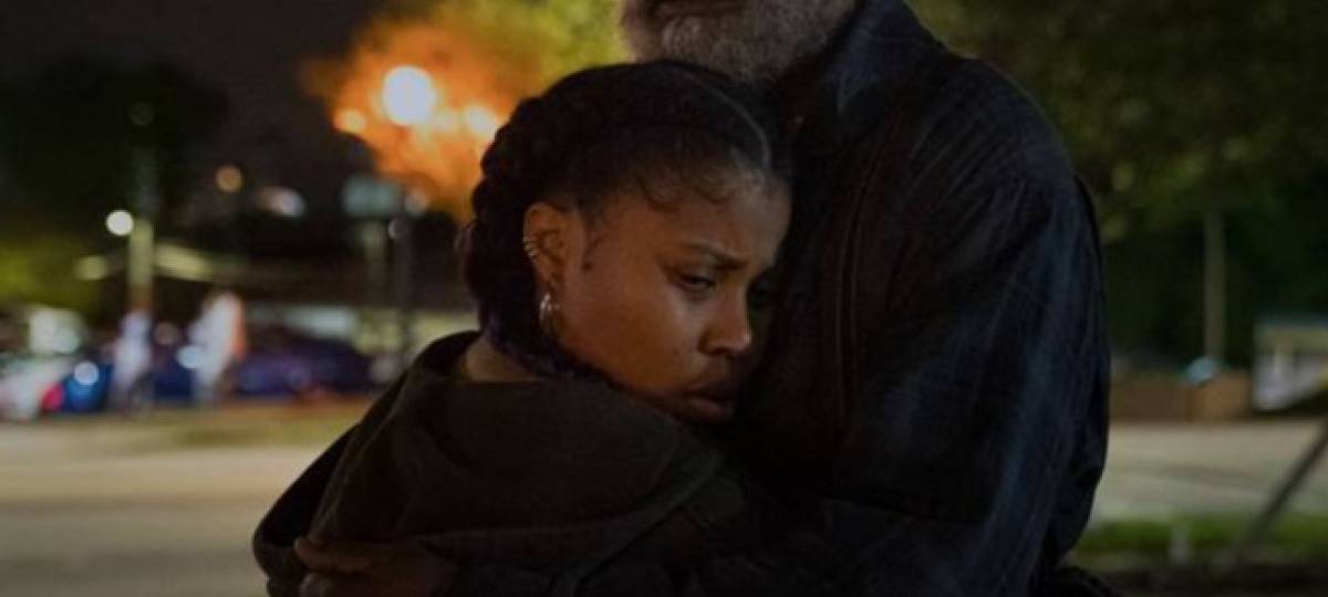 Robyn stützt Ptolemy.