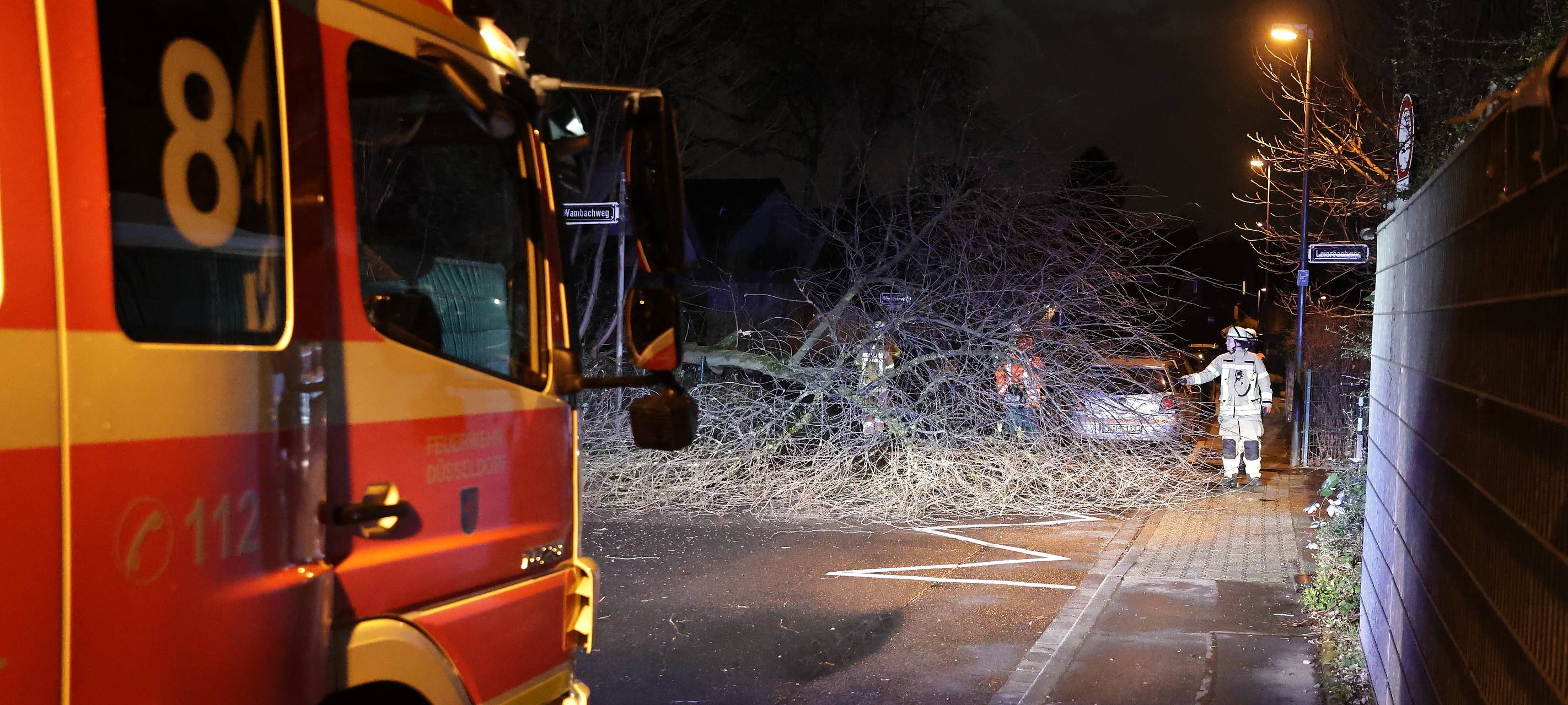 Düsseldorf: "Zeynep" sorgt für viele Feuerwehr Einsätze