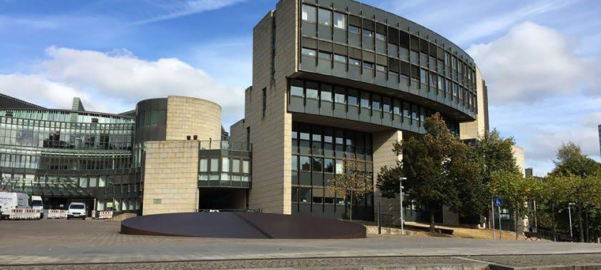 Eltern-Protest vor dem Düsseldorfer Landtag