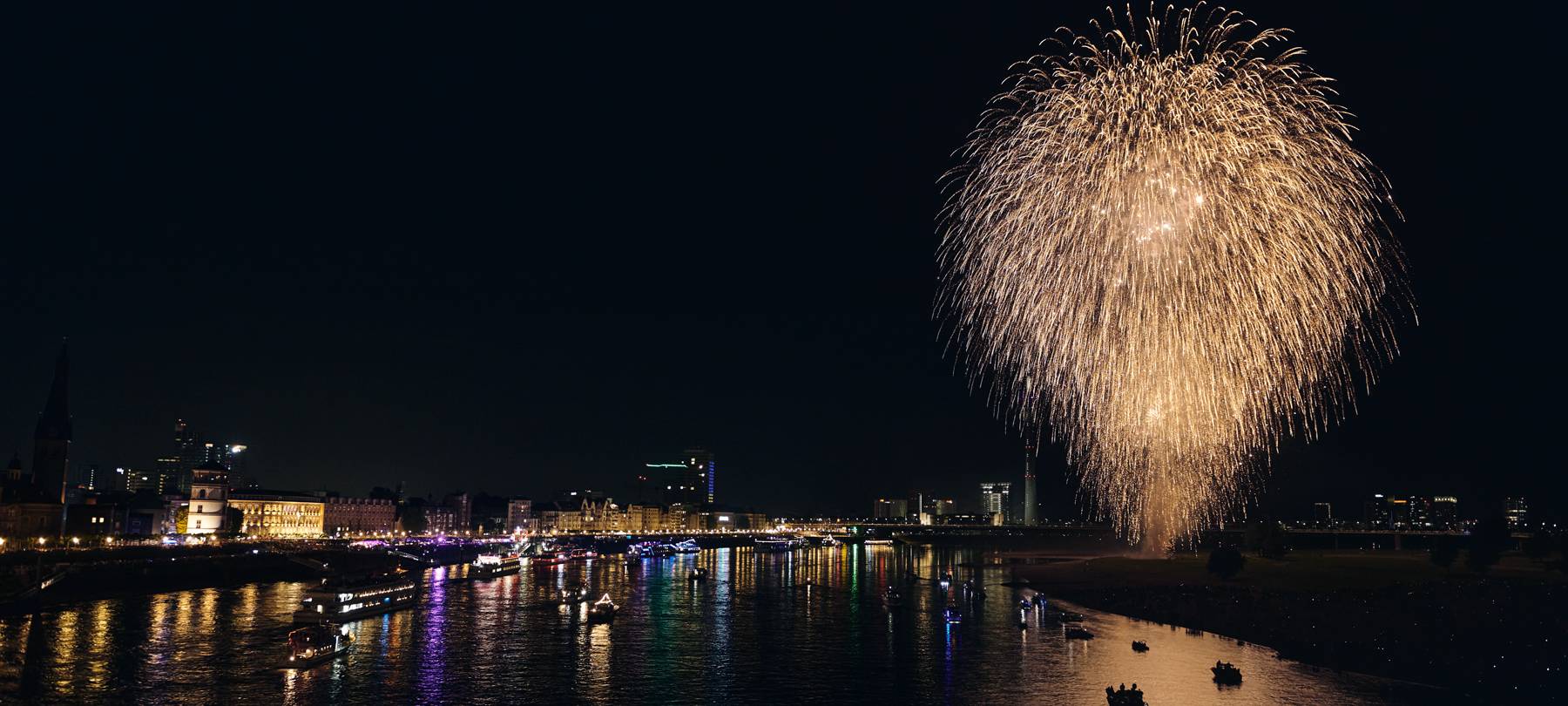 Eindrücke vom japanischen Feuerwerk am Rhein.