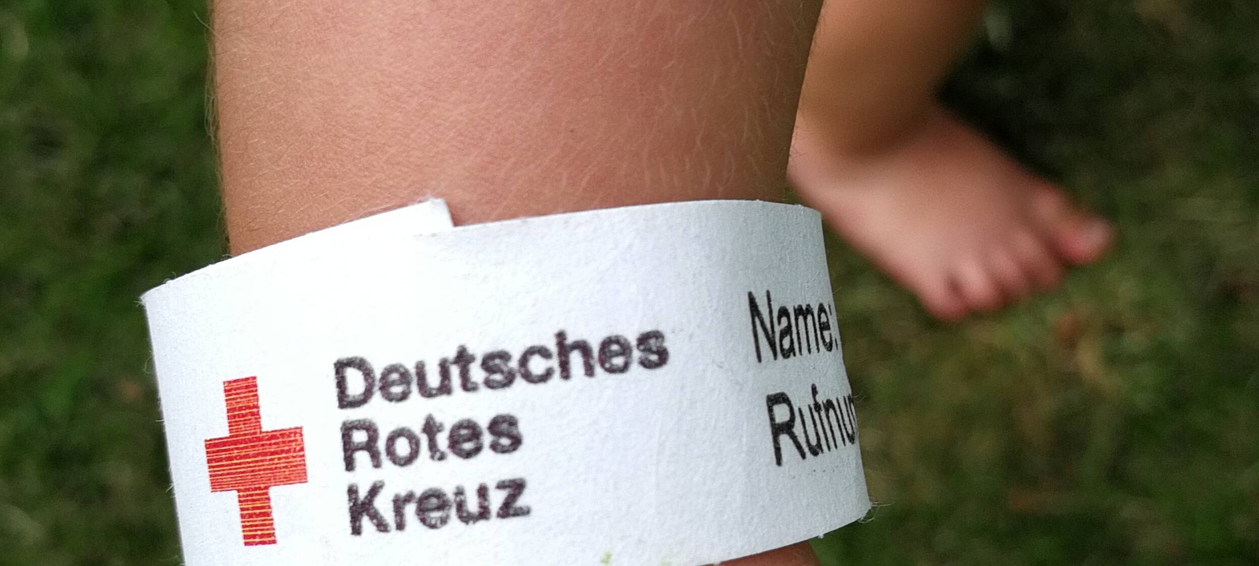 Kinder-Kontaktbänder auf der Düsseldorfer Kirmes