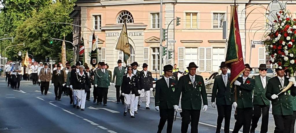 Düsseldorf feiert zur Größten Kirmes am Rhein