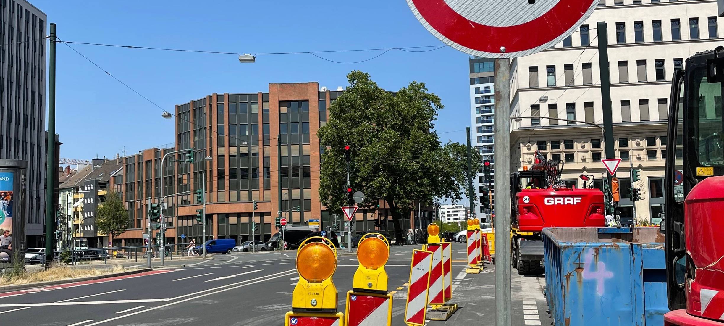 Neues Straßenschild in Düsseldorf