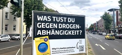 Düsseldorf: Plakataktion von fiftyfifty