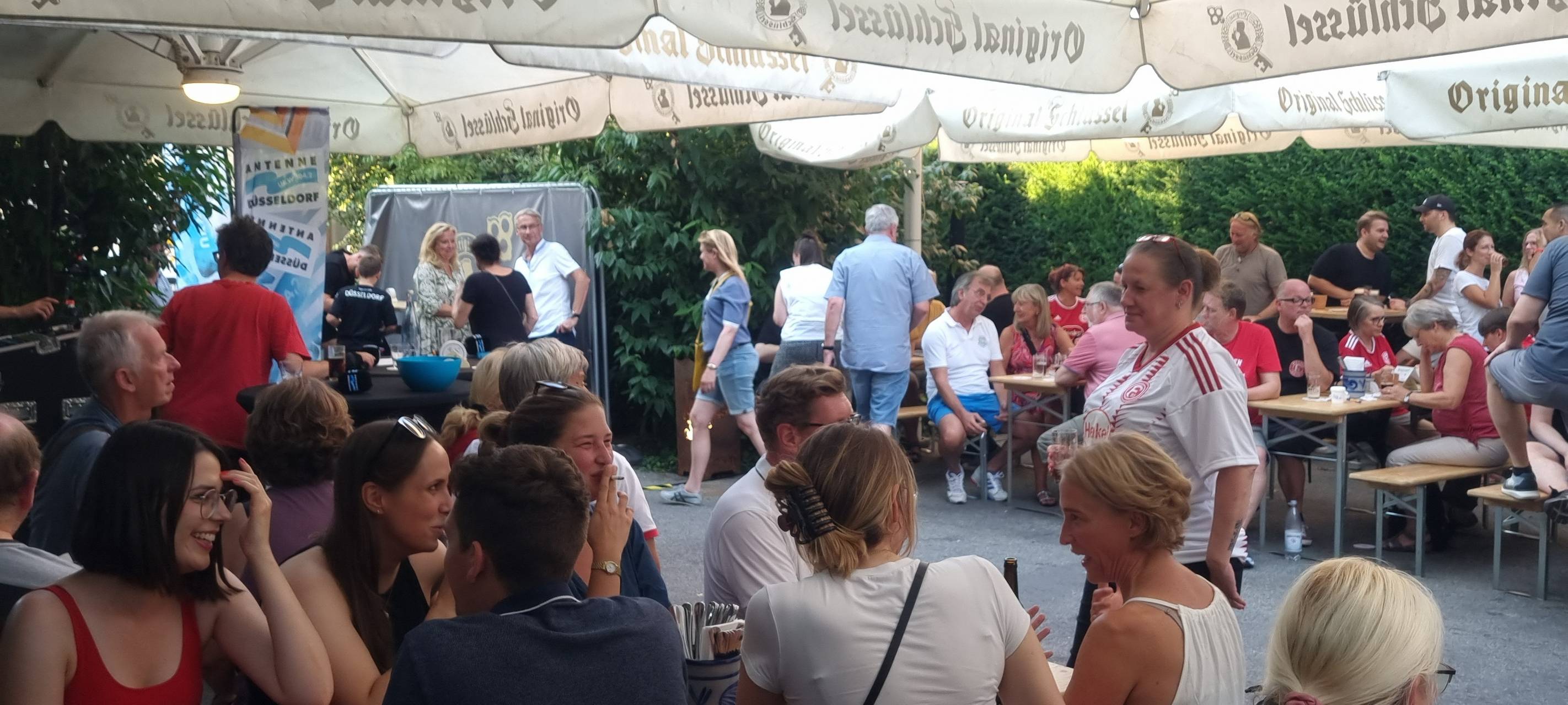 Fümmenneunzich um Sechs LIVE in der Düsseldorfer Altstadt