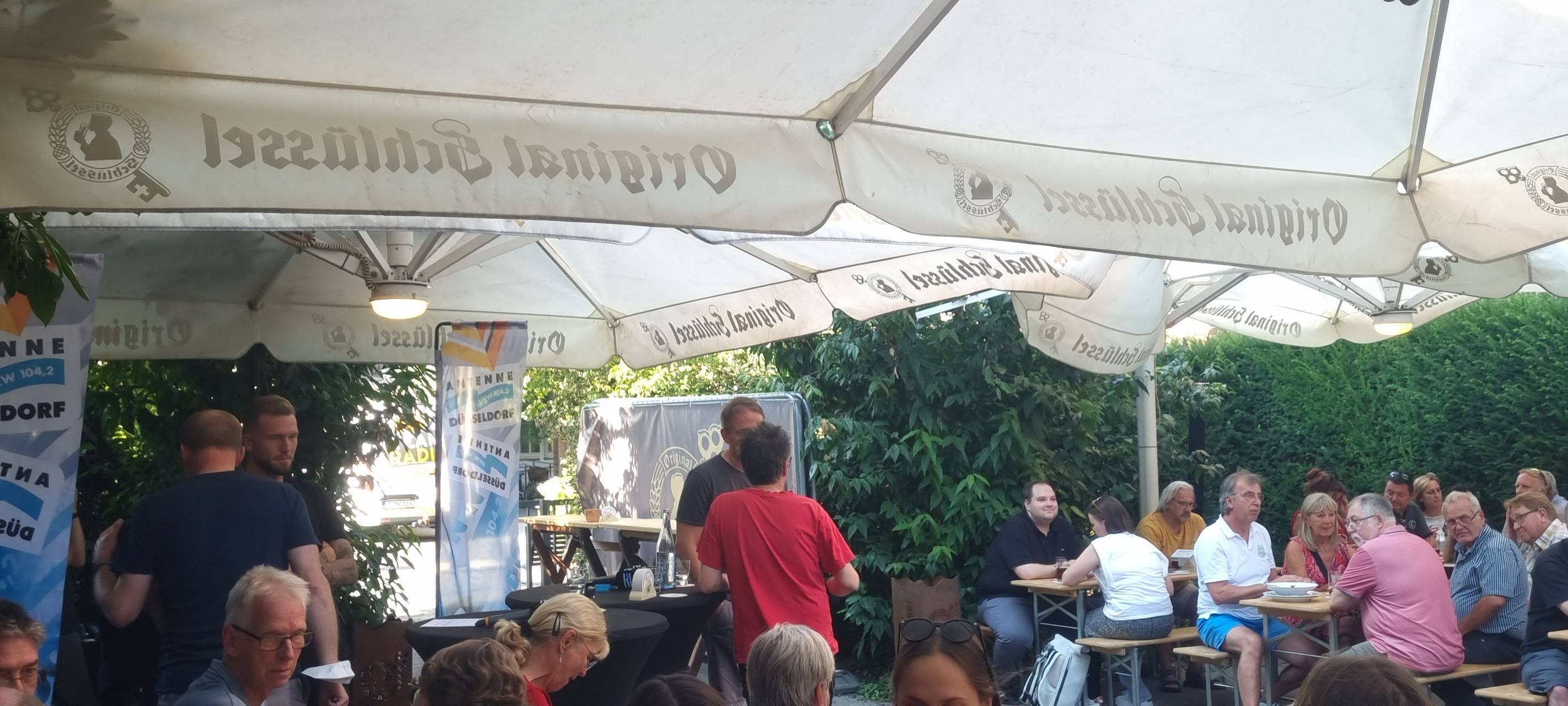 Fümmenneunzich um Sechs LIVE in der Düsseldorfer Altstadt