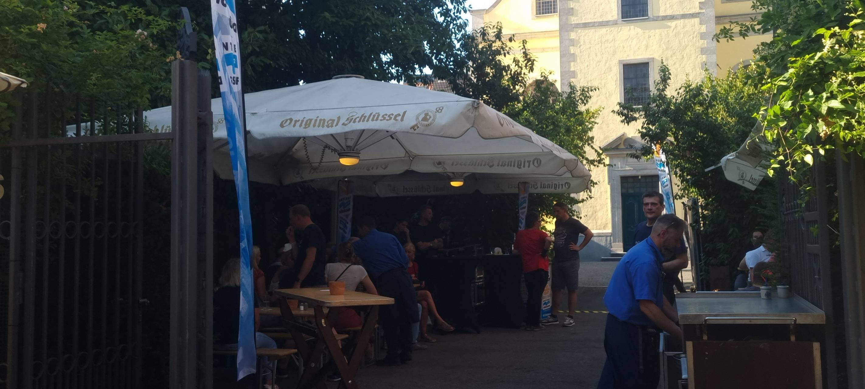 Fümmenneunzich um Sechs LIVE in der Düsseldorfer Altstadt