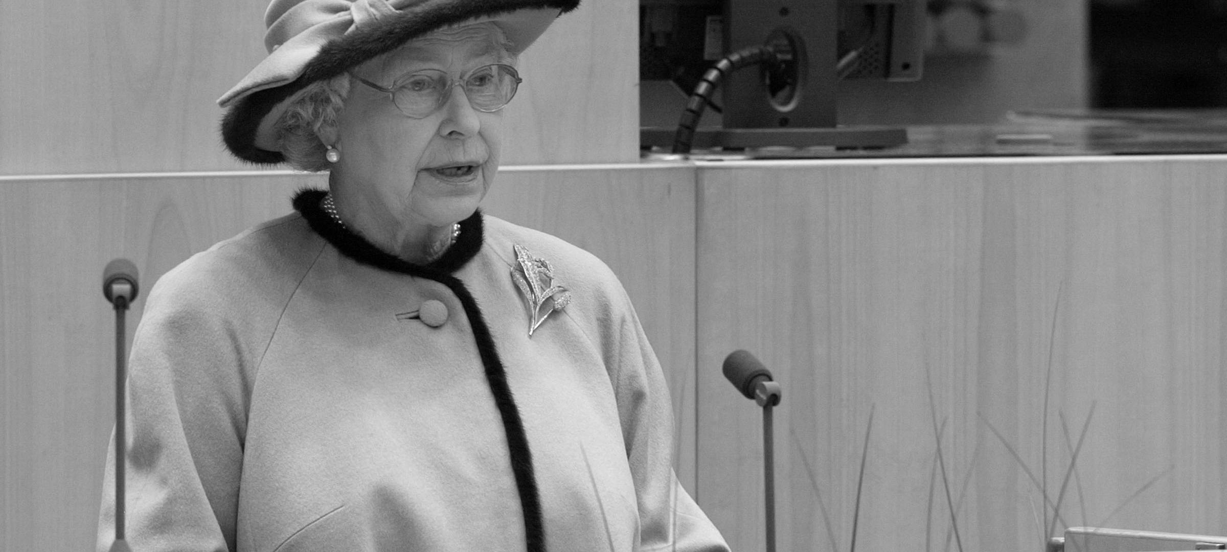Düsseldorf: Kondolenzbücher für die Queen