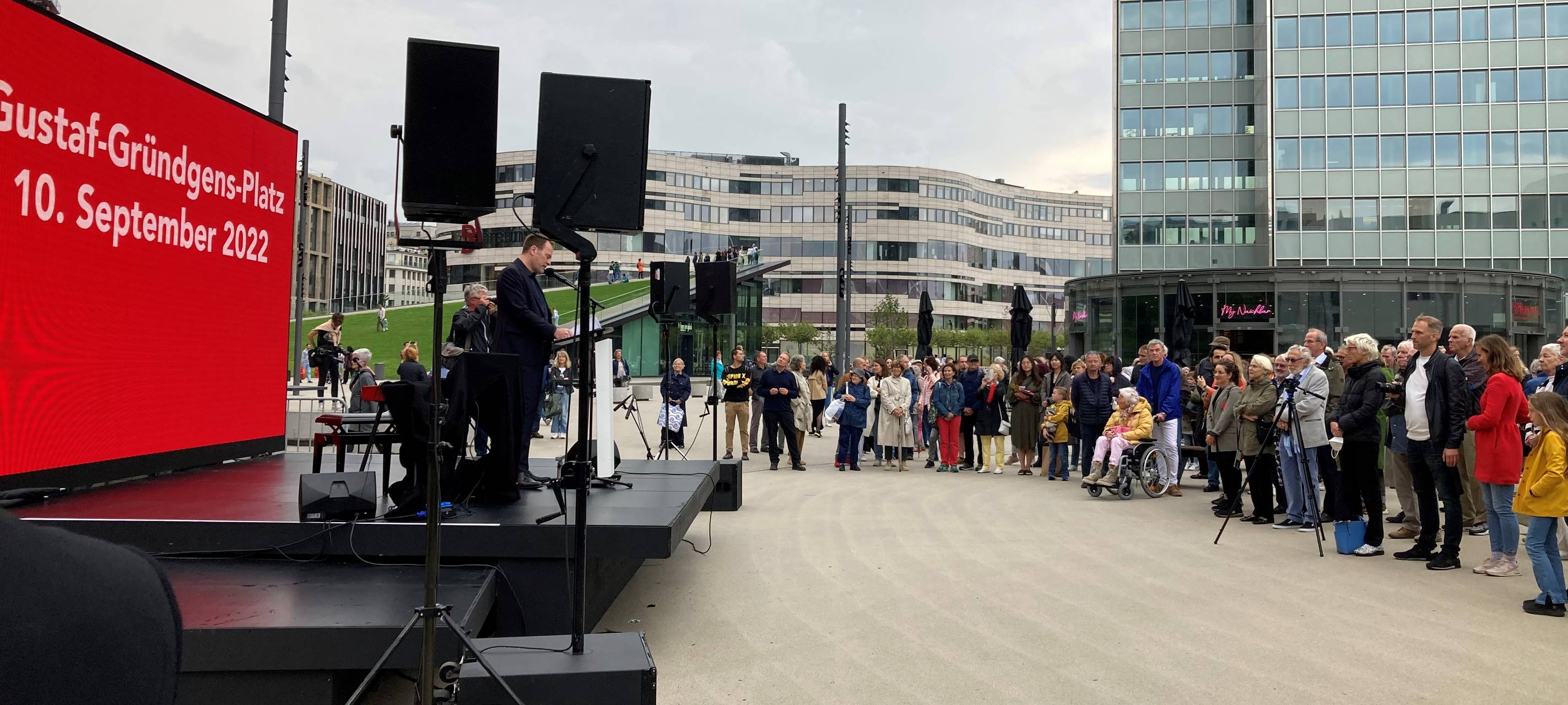 Einweihung des Gustaf-Gründgens-Platzes in Düsseldorf