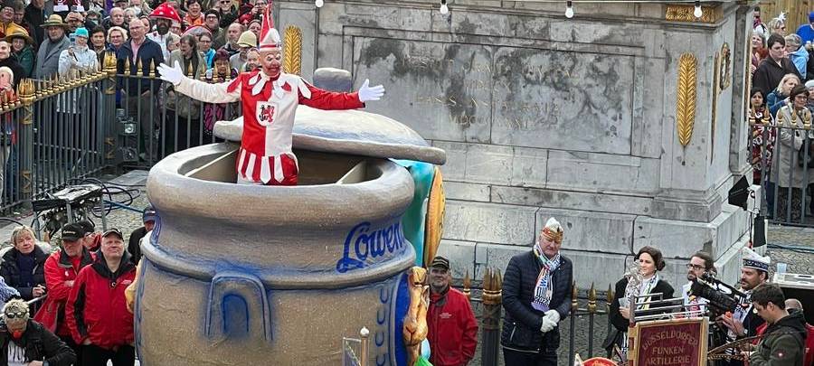 Düsseldorf: Der Hoppeditz ist erwacht!