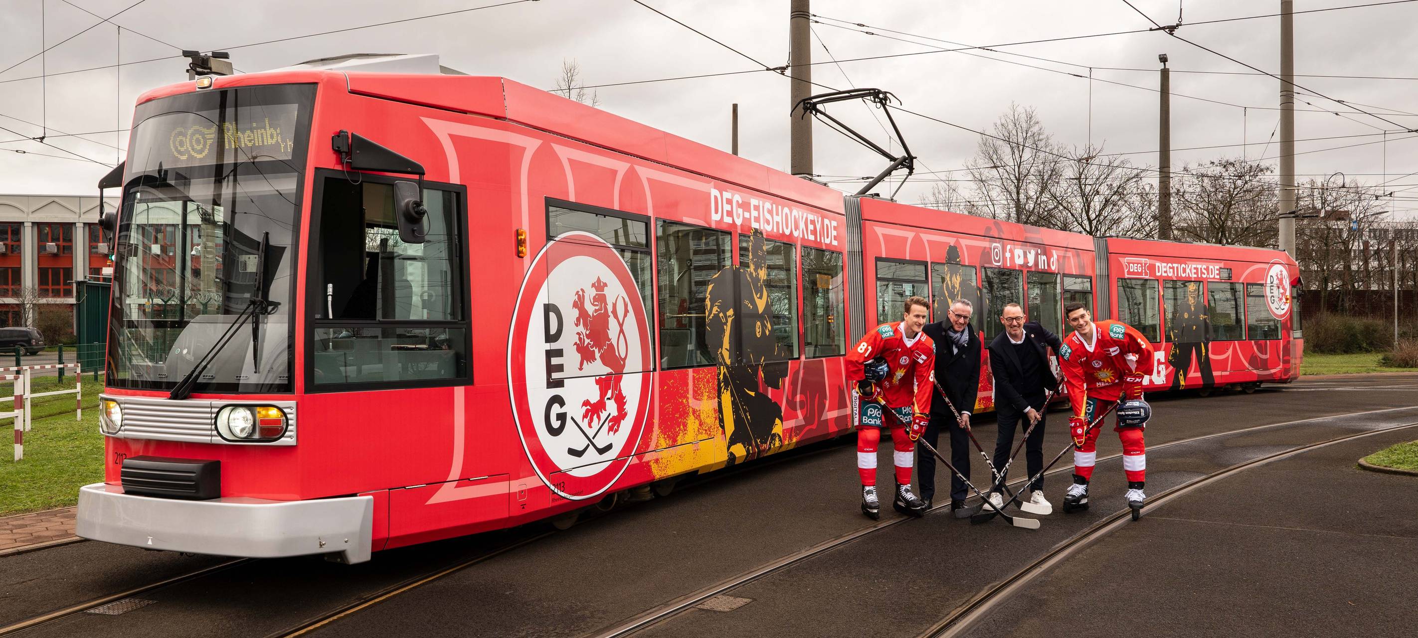 Düsseldorf: Neue DEG-Bahn auf der Strecke