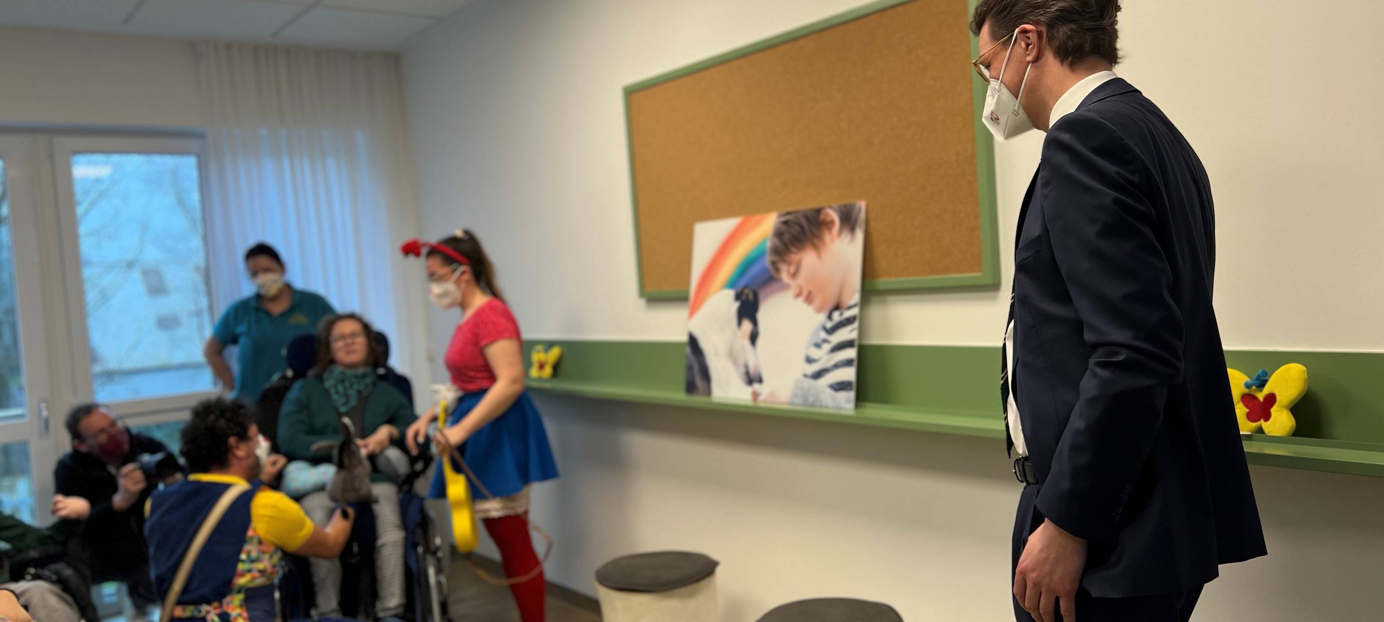 Düsseldorf: Ministerpräsident Wüst besucht Regenbogenland