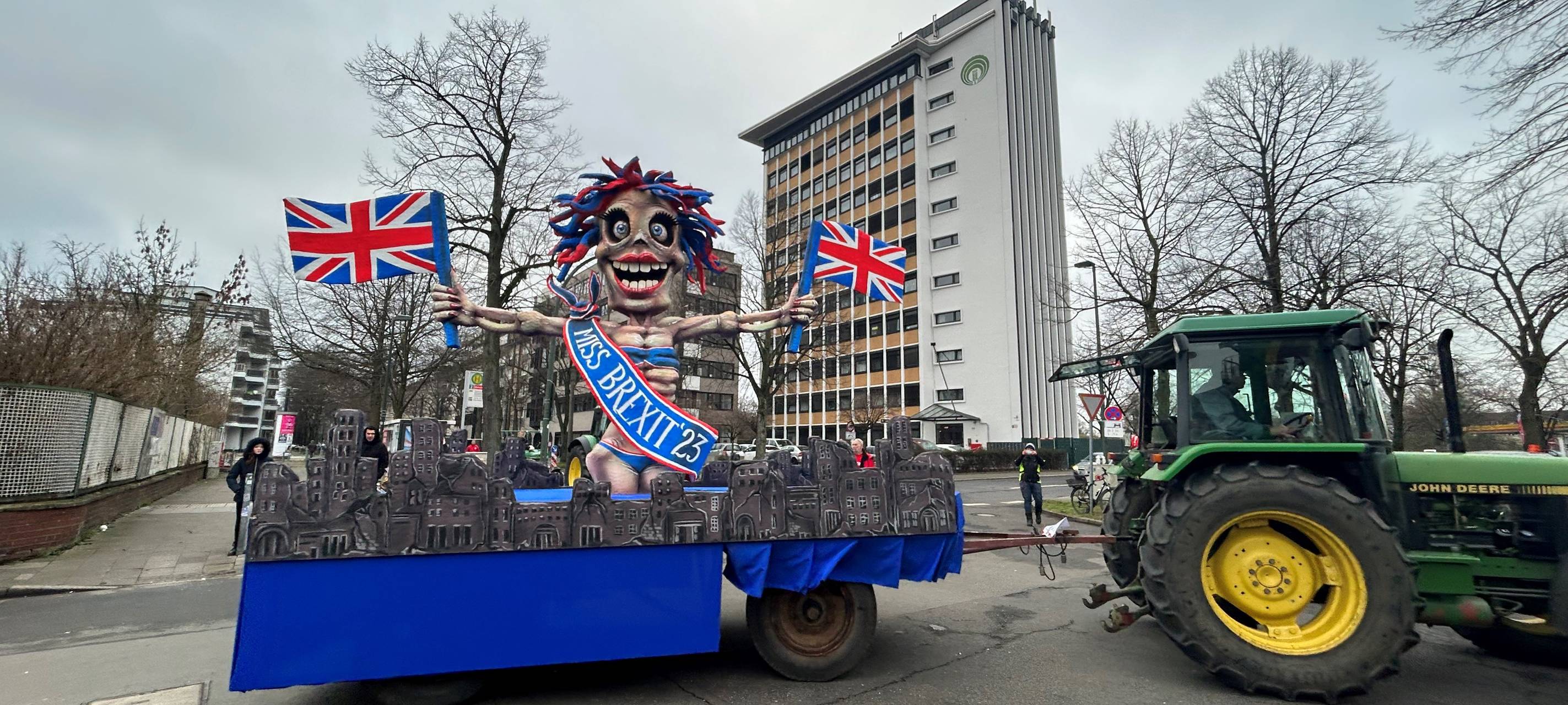 Die Mottowagen vom Düsseldorfer Rosenmontagszug 2023