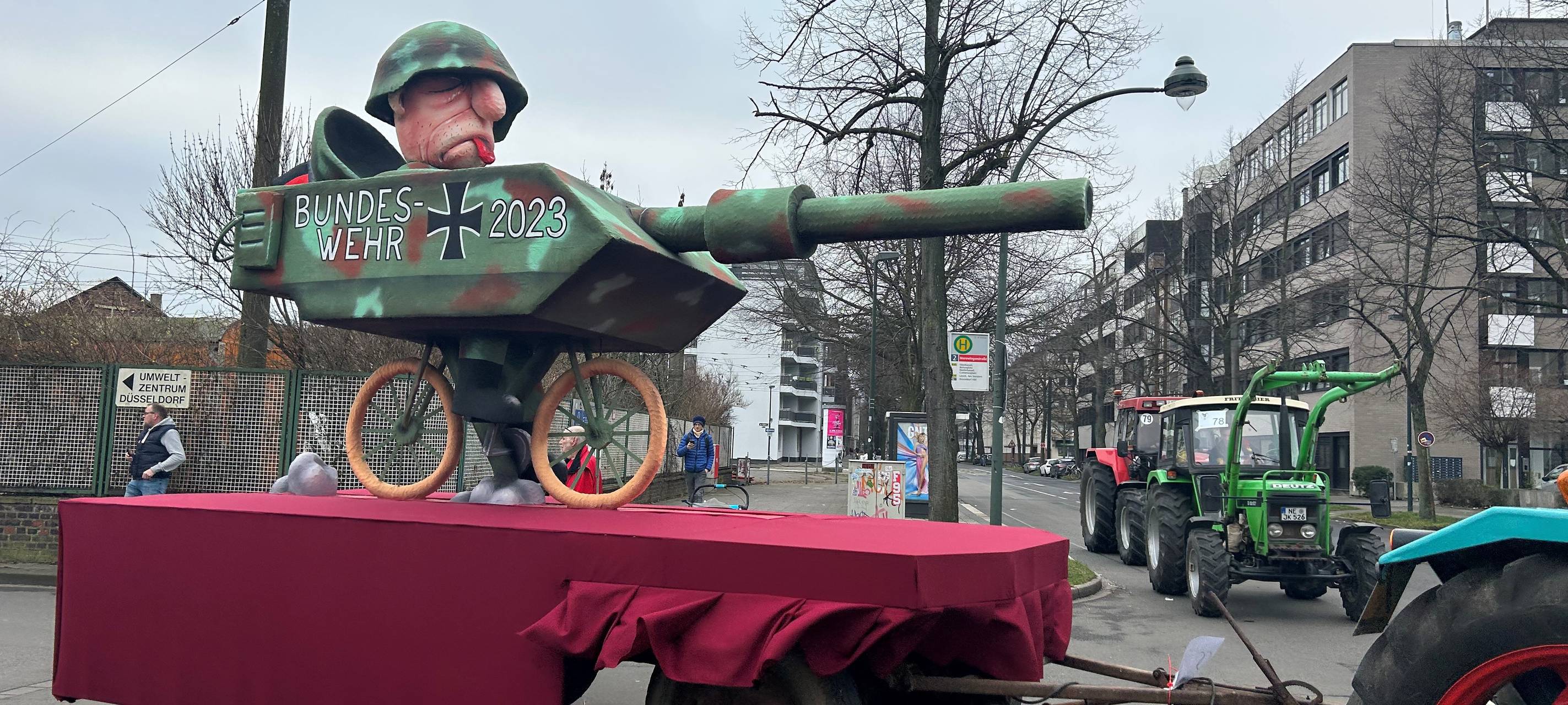 Die Mottowagen vom Düsseldorfer Rosenmontagszug 2023
