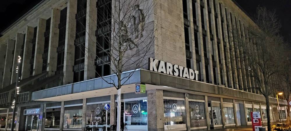 Außenansicht der Karstadt-Filiale am Wehrhahn.