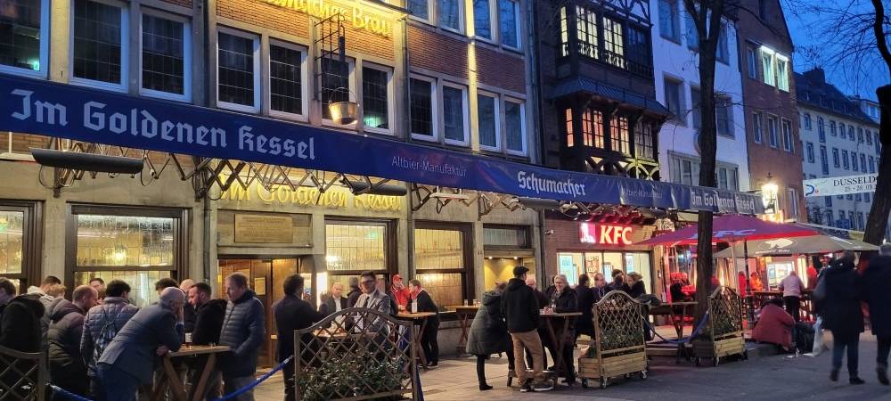 Düsseldorf: Spendenfässchen für Invictus Germany