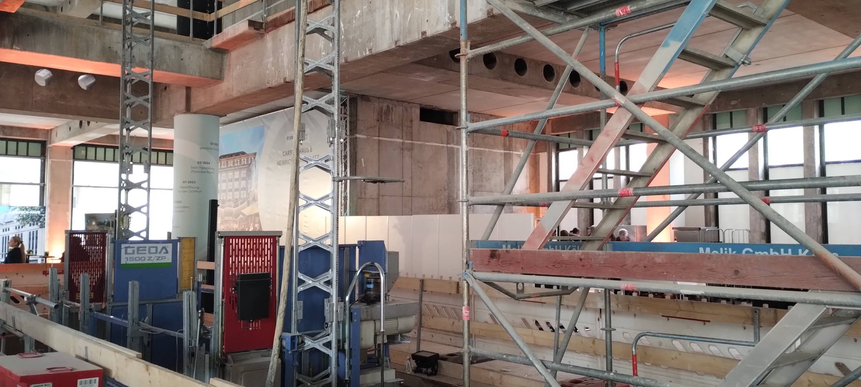 Düsseldorf: Spatenstich für Umbau des Carsch-Hauses