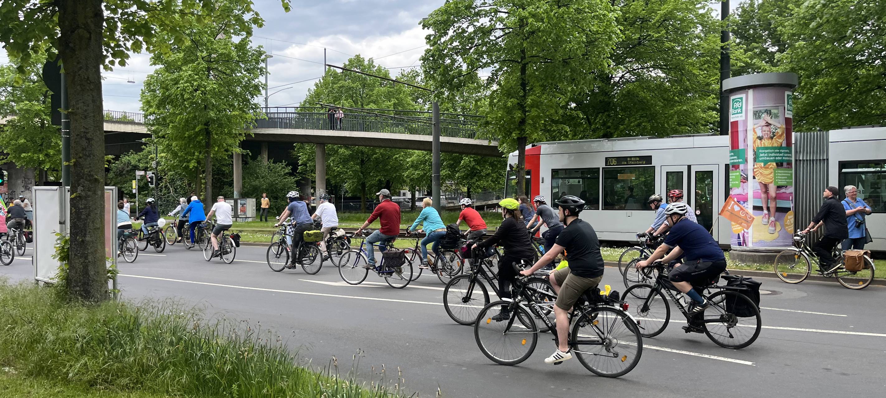 Düsseldorf: Radfahrende demonstrieren bei Sternfahrt