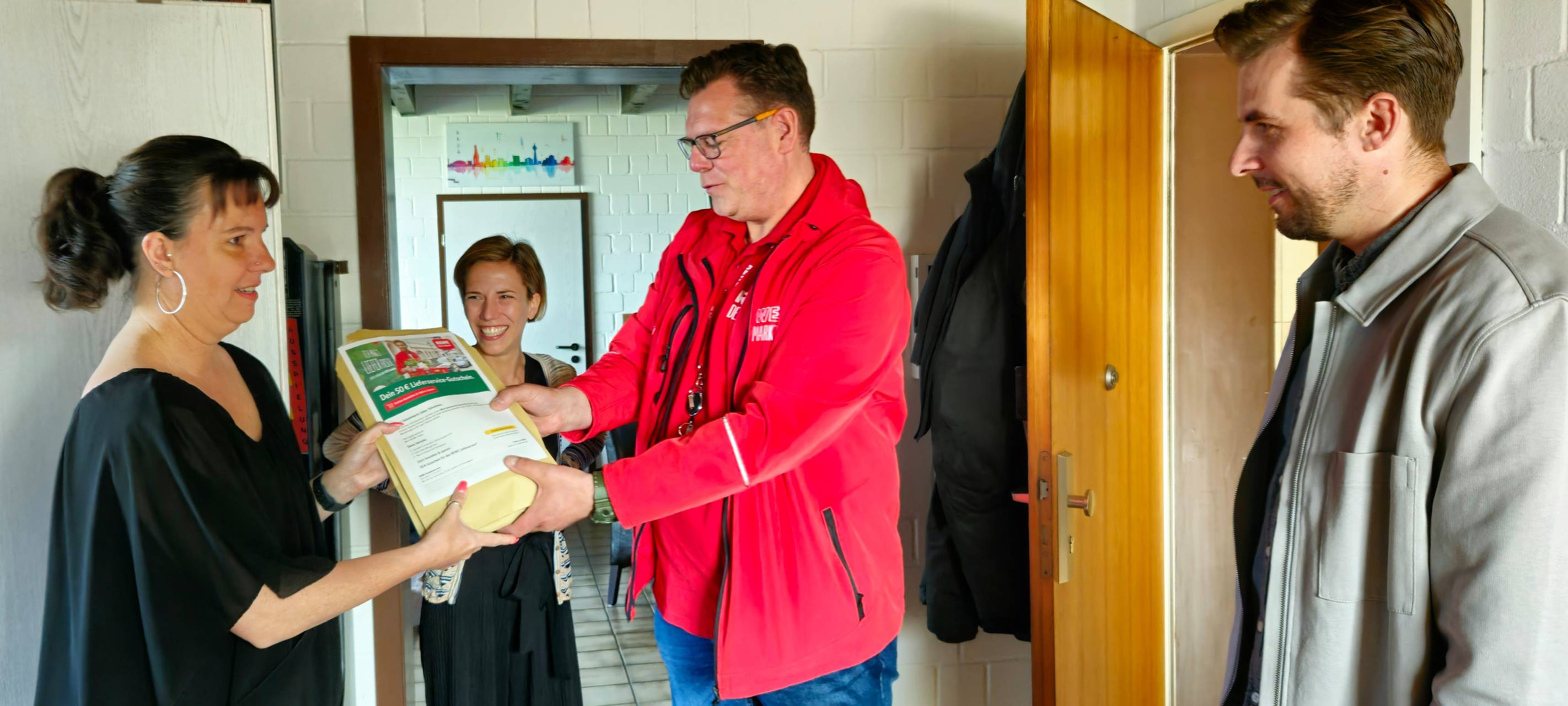 Jessicas Nachbarschaft gewinnt den REWE-Lieferservice-Hauptpreis